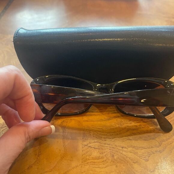 Chic Sunglasses & Case Nice Fit! main image 4